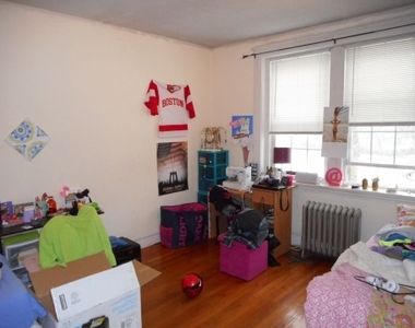 325 Saint Paul St - Photo Thumbnail 2