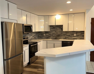 83 Manorhaven Boulevard - Photo Thumbnail 1