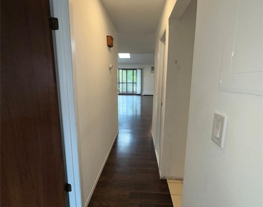 83 Manorhaven Boulevard - Photo Thumbnail 6