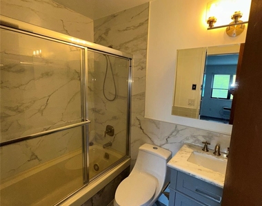 83 Manorhaven Boulevard - Photo Thumbnail 2