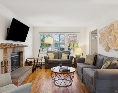 7 Huckleberry Lane - Photo Thumbnail 2