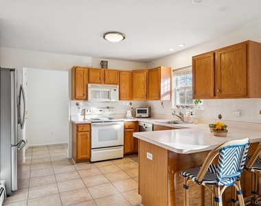 7 Huckleberry Lane - Photo Thumbnail 5