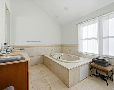 60 Water Terrace - Photo Thumbnail 12