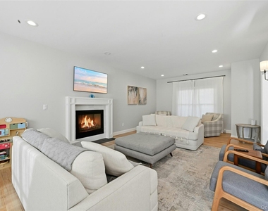 60 Water Terrace - Photo Thumbnail 4