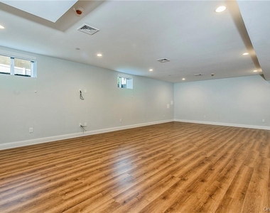 124-b Maple Avenue - Photo Thumbnail 18