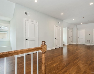 124-b Maple Avenue - Photo Thumbnail 15