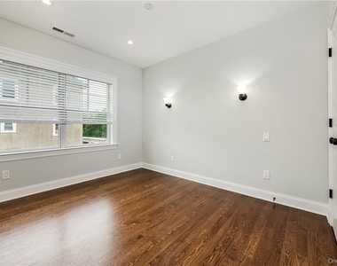 124-b Maple Avenue - Photo Thumbnail 12