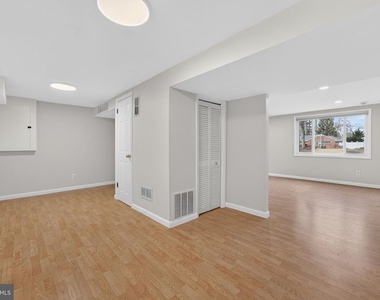 7507 Murillo Street - Photo Thumbnail 6