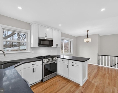7507 Murillo Street - Photo Thumbnail 22