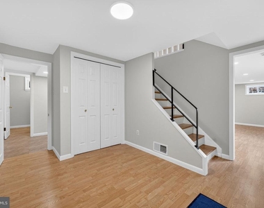 7507 Murillo Street - Photo Thumbnail 2