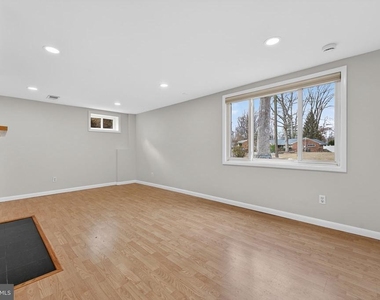 7507 Murillo Street - Photo Thumbnail 14
