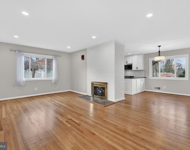 7507 Murillo Street - Photo Thumbnail 16
