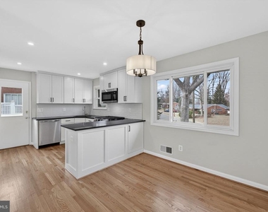 7507 Murillo Street - Photo Thumbnail 19