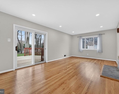 7507 Murillo Street - Photo Thumbnail 15