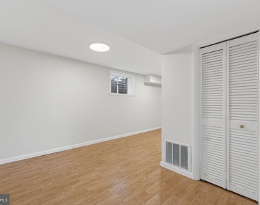7507 Murillo Street - Photo Thumbnail 8