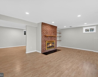 7507 Murillo Street - Photo Thumbnail 10