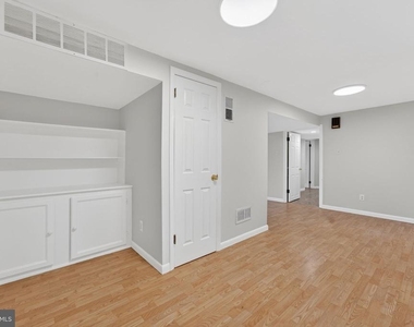 7507 Murillo Street - Photo Thumbnail 9