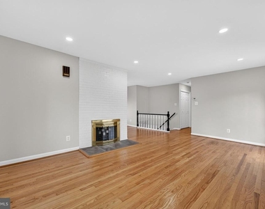 7507 Murillo Street - Photo Thumbnail 17
