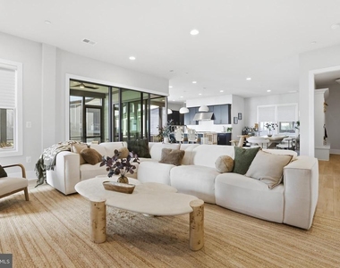 9725 Lantana Way - Photo Thumbnail 9