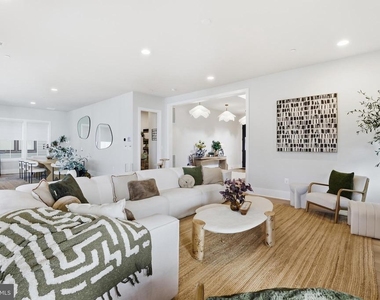 9725 Lantana Way - Photo Thumbnail 12