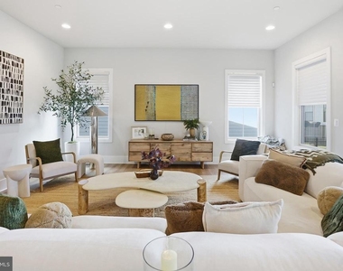 9725 Lantana Way - Photo Thumbnail 10