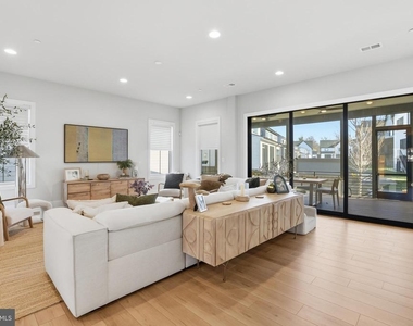 9725 Lantana Way - Photo Thumbnail 11