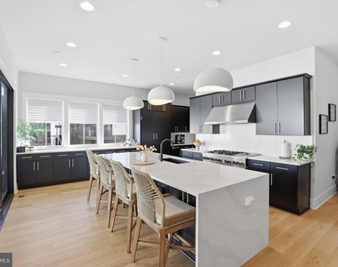 9725 Lantana Way - Photo Thumbnail 2
