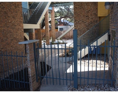 513 South Park Dr - Photo Thumbnail 1
