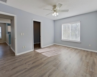 796 Wynfield Circle - Photo Thumbnail 10