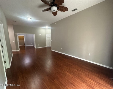 109 Brannan Place - Photo Thumbnail 3