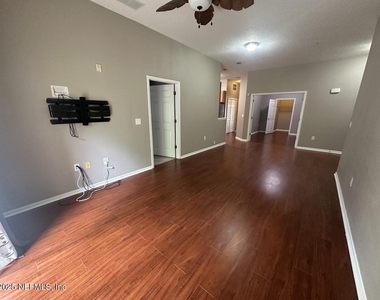 109 Brannan Place - Photo Thumbnail 4