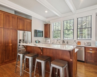 519 N Highland Avenue Ne - Photo Thumbnail 8