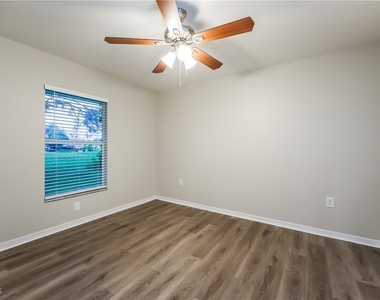 2904 Wanda Avenue S - Photo Thumbnail 3