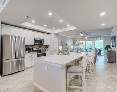 10711 Palazzo Way - Photo Thumbnail 5