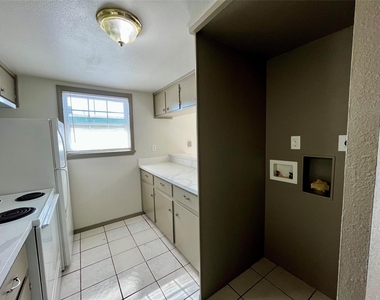 1042 W Village Court - Photo Thumbnail 12