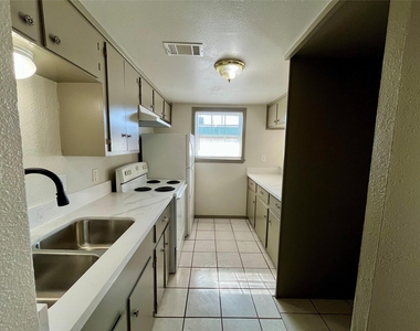 1042 W Village Court - Photo Thumbnail 11