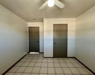 1042 W Village Court - Photo Thumbnail 25