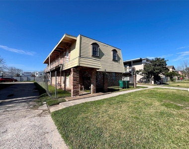 1042 W Village Court - Photo Thumbnail 2