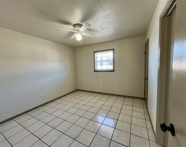 1042 W Village Court - Photo Thumbnail 15