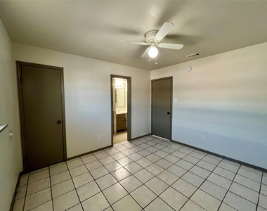 1042 W Village Court - Photo Thumbnail 18