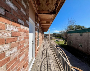 1042 W Village Court - Photo Thumbnail 4