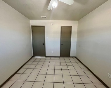 1042 W Village Court - Photo Thumbnail 21