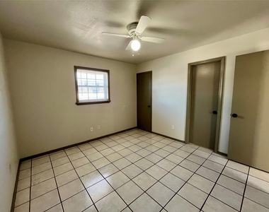 1042 W Village Court - Photo Thumbnail 16