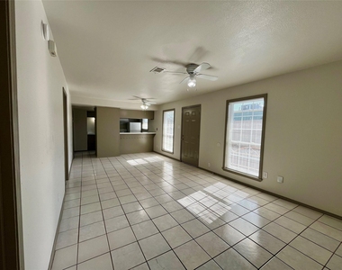 1042 W Village Court - Photo Thumbnail 6
