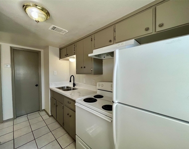 1042 W Village Court - Photo Thumbnail 13