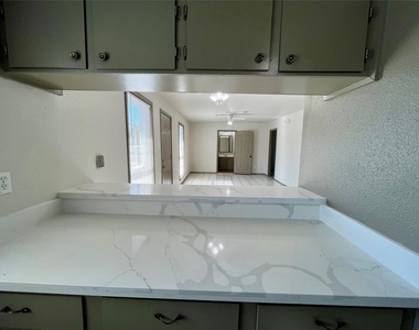 1042 W Village Court - Photo Thumbnail 14