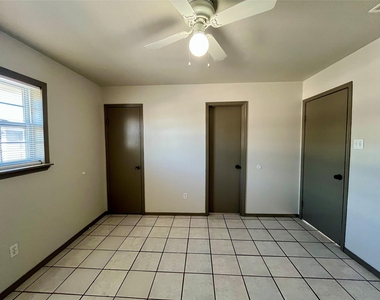 1042 W Village Court - Photo Thumbnail 17