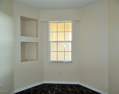 1113 Van Loon Commons Circle - Photo Thumbnail 2