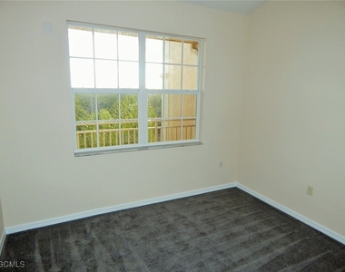 1113 Van Loon Commons Circle - Photo Thumbnail 10