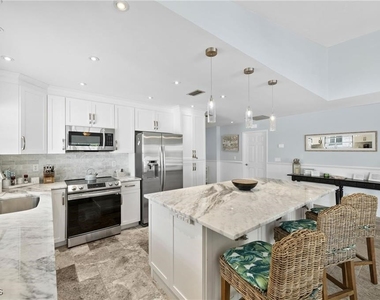 521 102nd Avenue N - Photo Thumbnail 9